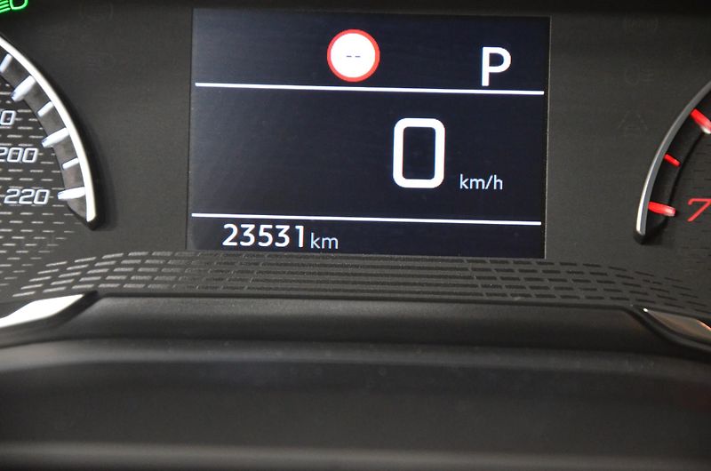 Peugeot 208 (2023) 1.2 100 Allure SS AT - fotka 13 z 19