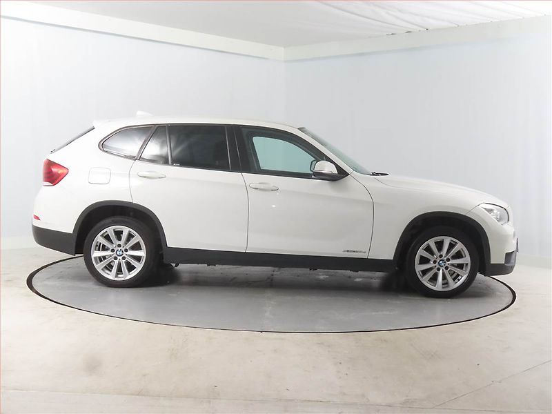 BMW X1 (2013) xLine sDrive20d, 4X4, Automat - fotka 6 z 14