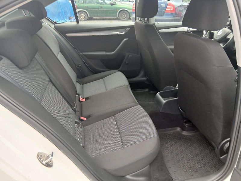 Škoda Octavia 1.6 TDI, bez koroze - fotka 24 z 39