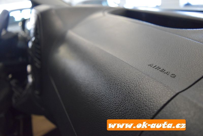Mercedes-Benz Vito 114 CDI LONG 8 MÍST TOURER - fotka 29 z 49