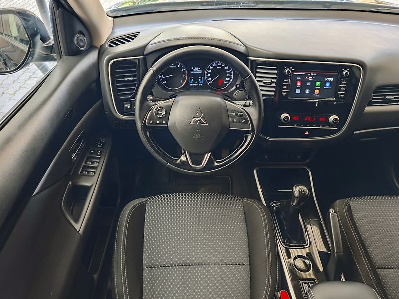 Mitsubishi Outlander (2021) 2.0 Mivec Diamant 2WD Kamera - fotka 15 z 44
