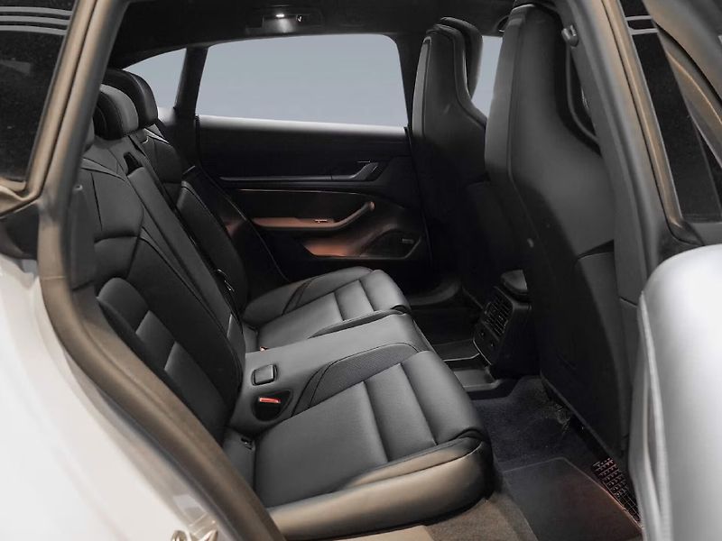 Porsche Taycan 4S Sport Turismo Pano 360 Soft - fotka 14 z 29