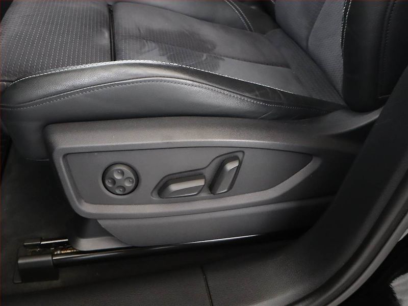 Audi Q5 (2023) 40 TDI - fotka 22 z 23