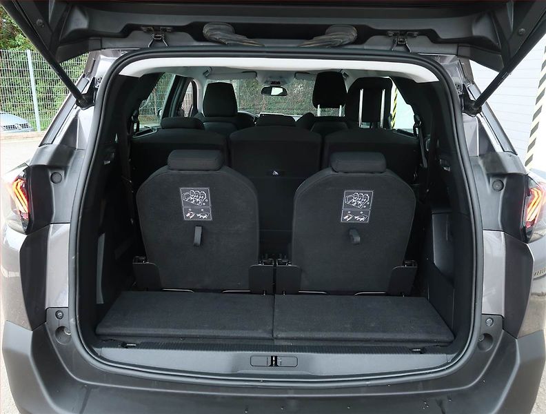 Peugeot 5008 (2022) PureTech 130 - fotka 24 z 25