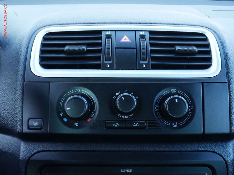 Škoda Fabia (2009) 1.6i 16V, ČR, TZ, AC - fotka 13 z 18