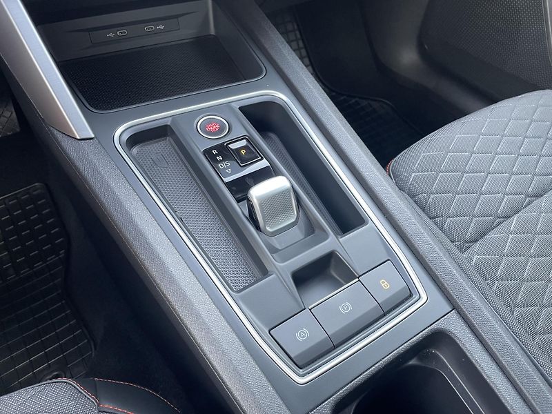 Seat Leon (2021) 1.5 TSI 110 kW DSG FR - fotka 40 z 47
