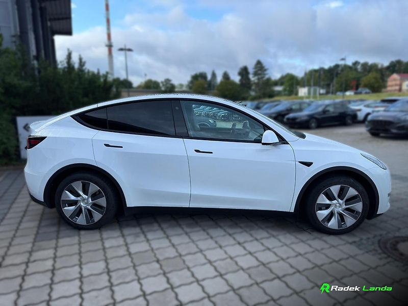 Tesla Model Y (2023) RWD, 255 kW, LFP - fotka 5 z 12