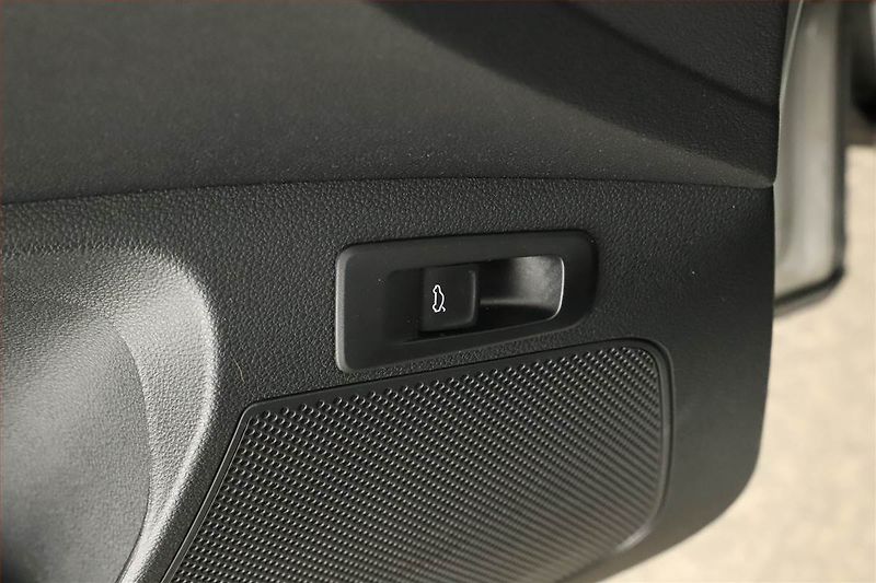 Škoda Karoq (2024) Fresh 2.0 TDI - fotka 16 z 17