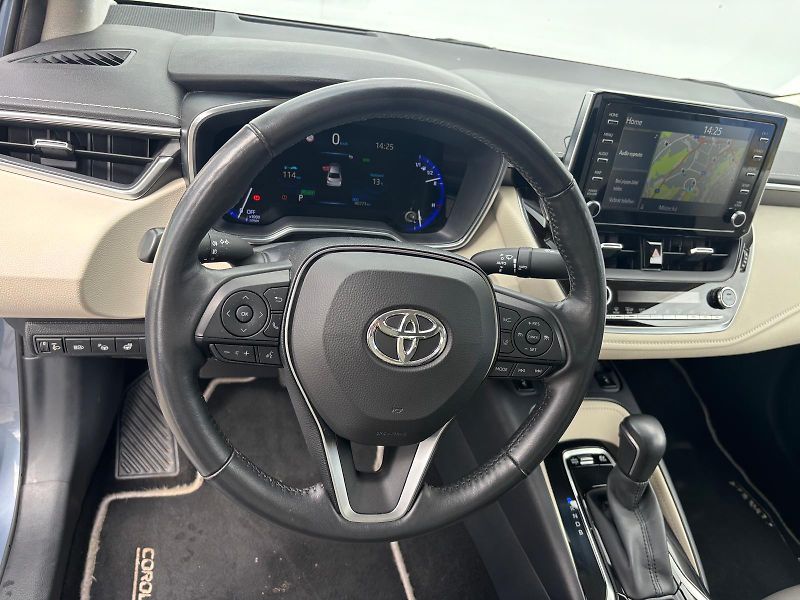 Toyota Corolla 1.8 HSD e-CVT Executive VIP - fotka 14 z 28