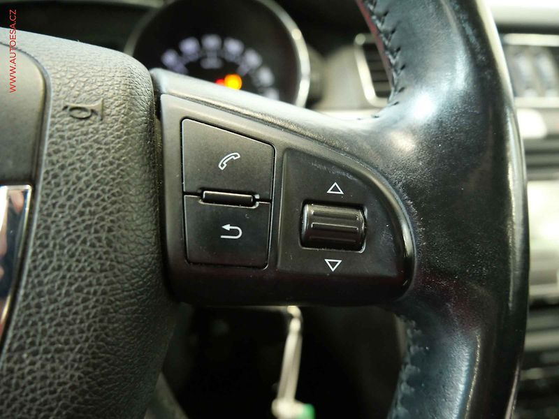 Škoda Superb (2009) 2.0 TDi, ČR, Xenon, AC - fotka 19 z 23