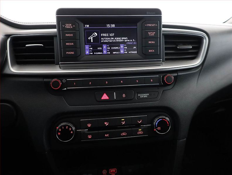 Kia Ceed (2020) 1.4 CVVT, Serv.kniha, Tempomat - fotka 10 z 17