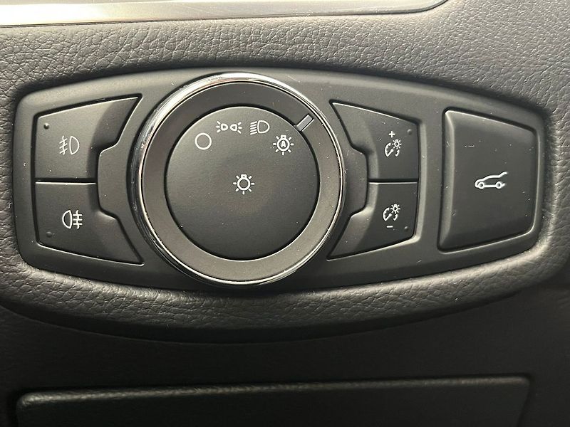 Ford S-MAX 2,5 HEV Titanium 7míst - fotka 18 z 70