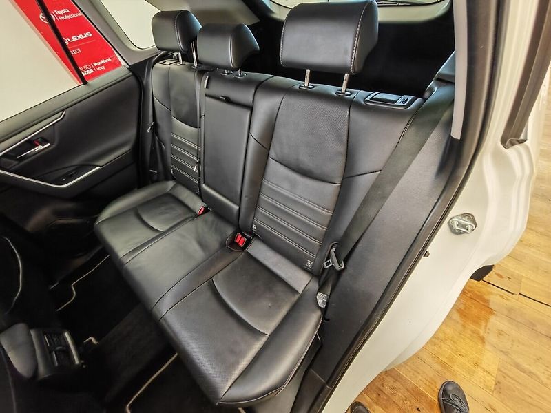Toyota RAV4 Executiv, 4x4, Hybrid - fotka 17 z 43