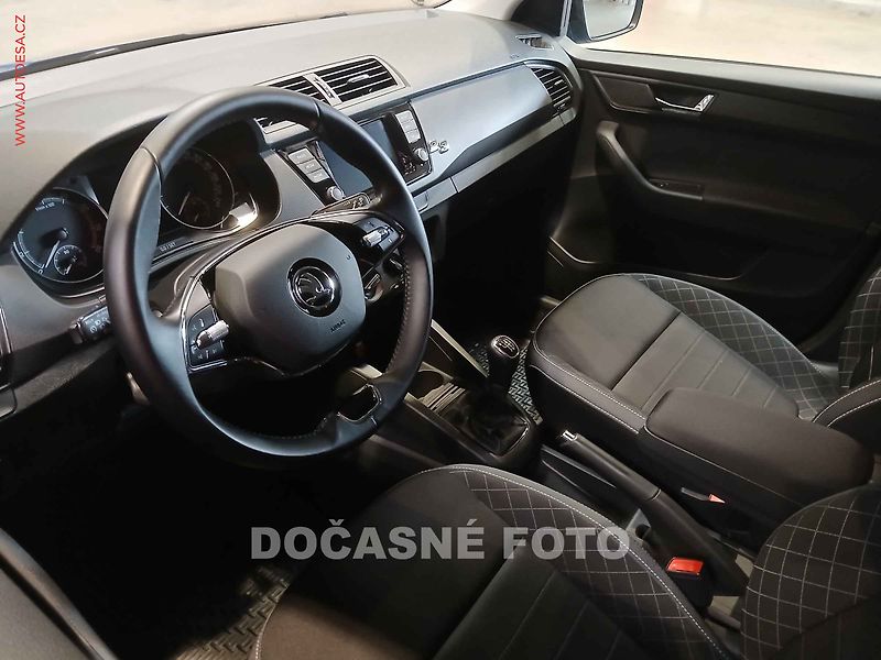 Škoda Fabia (2021) 1.0 TSi, 1.maj,ČR, AC, park - fotka 3 z 3