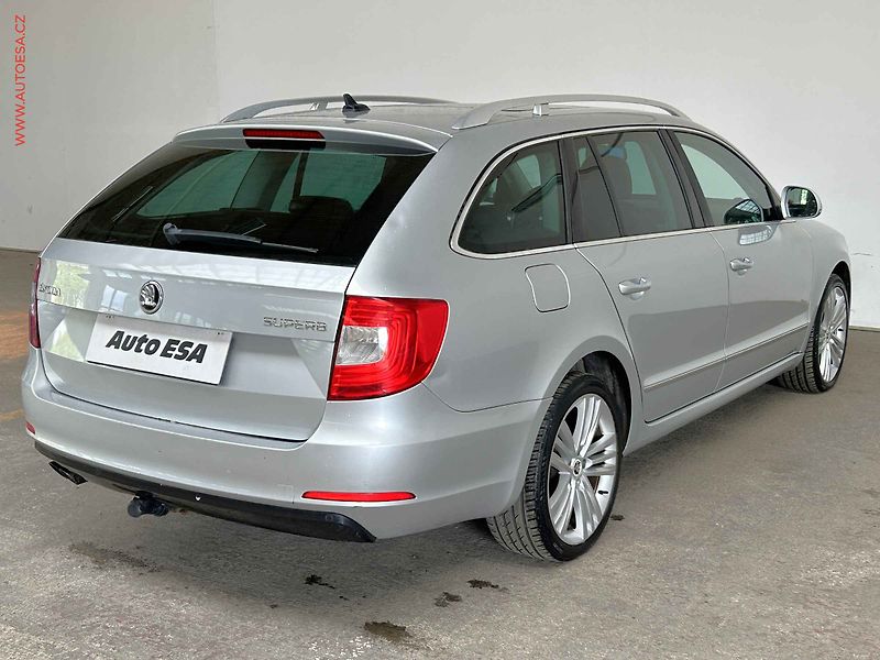 Škoda Superb (2015) 2.0 TDi, Elegance, DSG, kůže - fotka 4 z 16