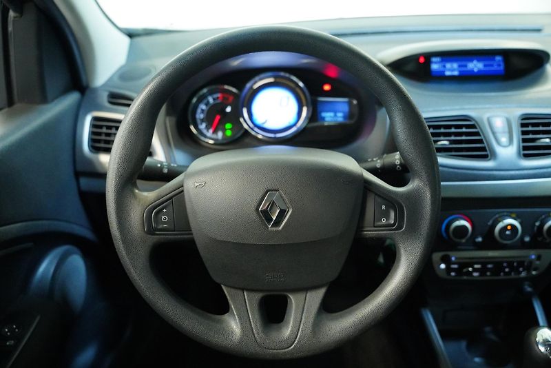 Renault Fluence - fotka 18 z 25