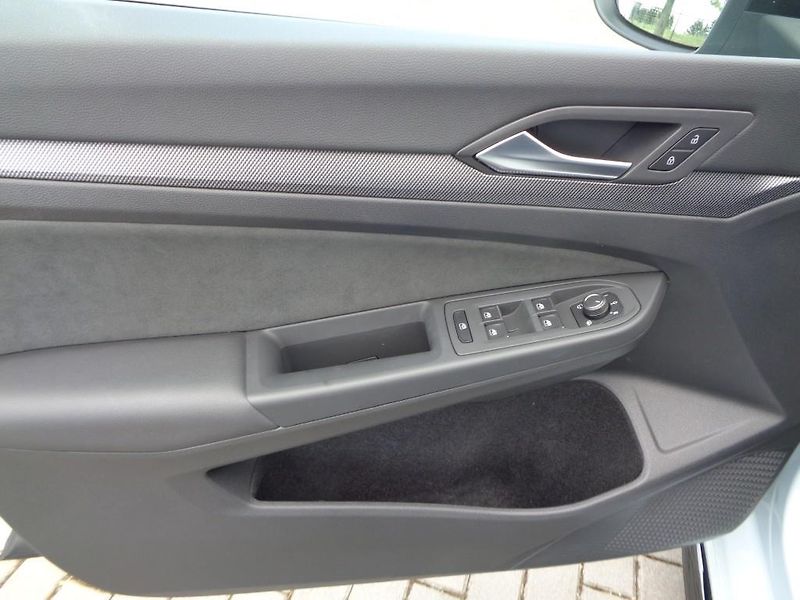 Volkswagen Golf 1.5 TSI R-LINE  110 kW - fotka 11 z 30