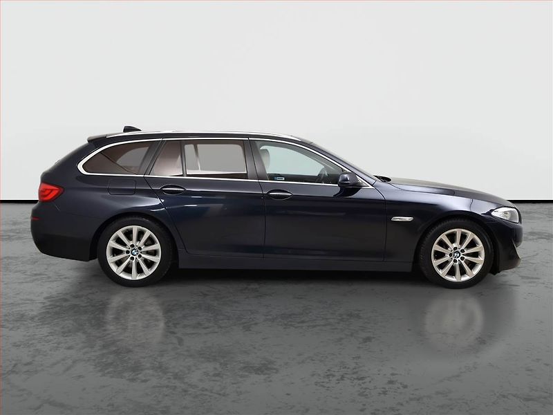 BMW Řada 5 (2012) 530d xDrive, 4X4, Automat - fotka 6 z 22
