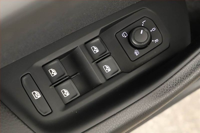 Volkswagen Passat (2023) 2.0 TDI, Automat, Navi - fotka 19 z 22