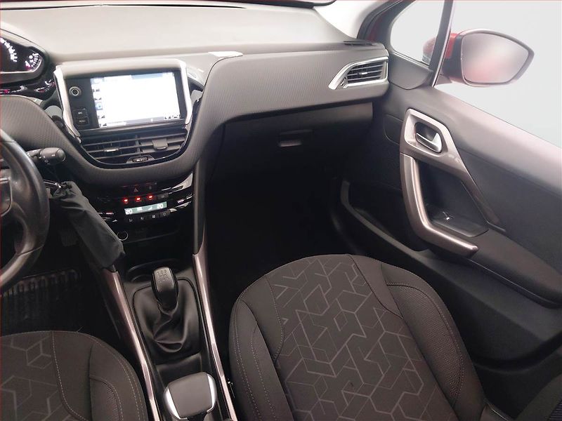 Peugeot 2008 (2016) Active 1.2 PureTech, ČR,1.maj - fotka 8 z 15