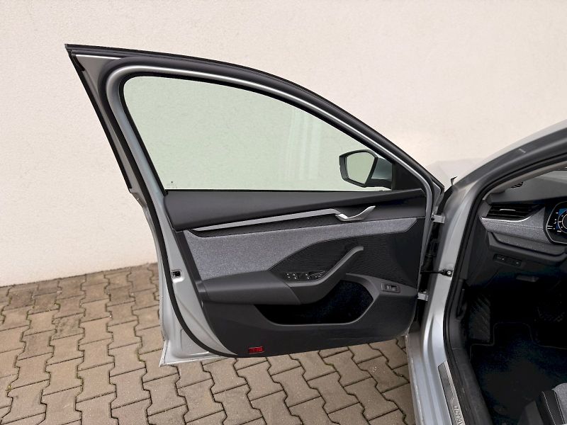 Škoda Octavia (2024) COMBI TOP SELECTION 2,0 TDI 11 - fotka 19 z 33