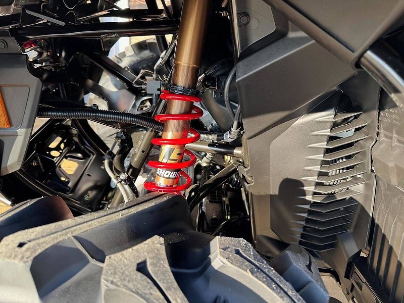Can-Am Outlander 1000R XMR (2025) INT model 2025 - fotka 6 z 8
