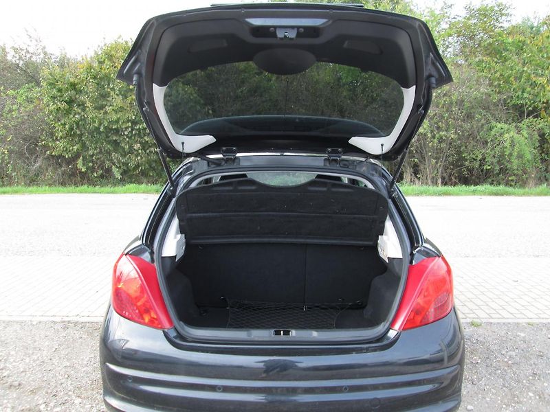 Peugeot 207 (2008) 1,6 GTI - fotka 13 z 17