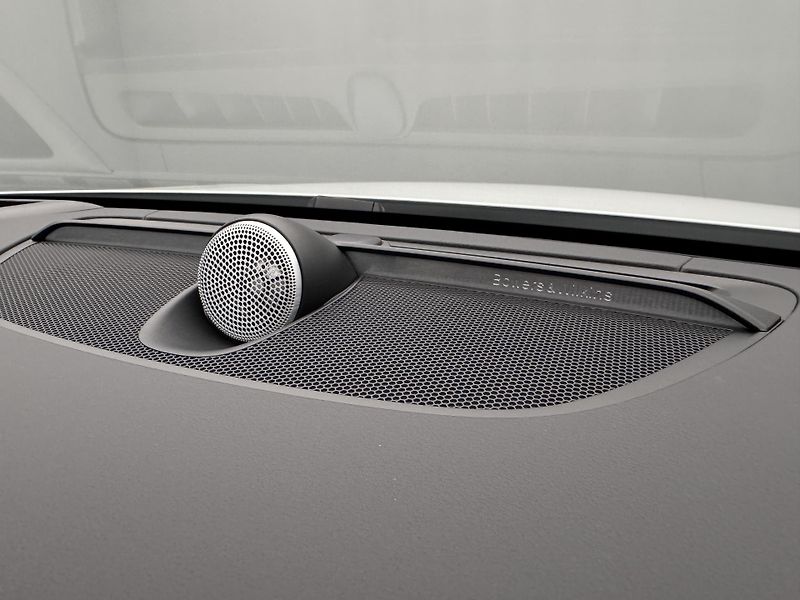 Volvo V60 (2026) T6 AWD Plug-in DARK ULTRA - fotka 19 z 24