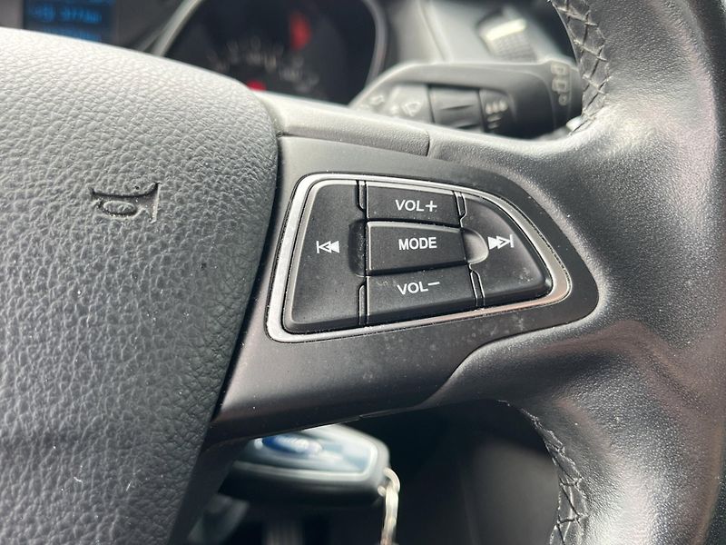 Ford Focus (2016) 1.0 74kw, ČR, 1.maj, serv.knih - fotka 19 z 21