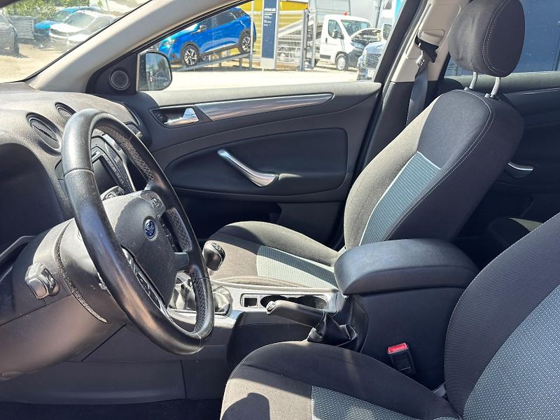 Ford Mondeo (2013) 2.0 TDCi - fotka 12 z 18