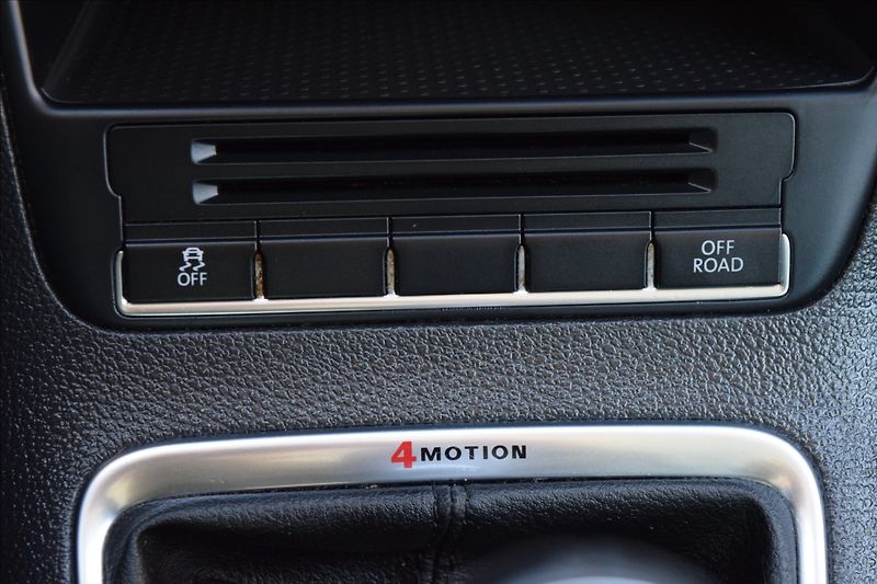 Volkswagen Tiguan 2,0 TDI 103KW NAVI TAŽNÉ ALU - fotka 38 z 47