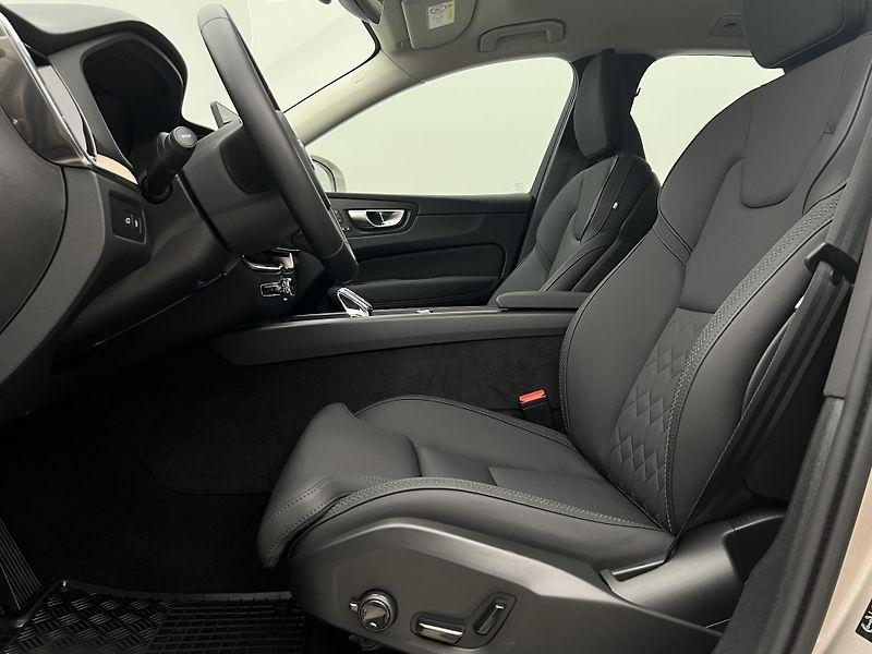 Volvo XC60 T6 AWD BRIGHT PLUS CZ 1.maj. - fotka 3 z 47