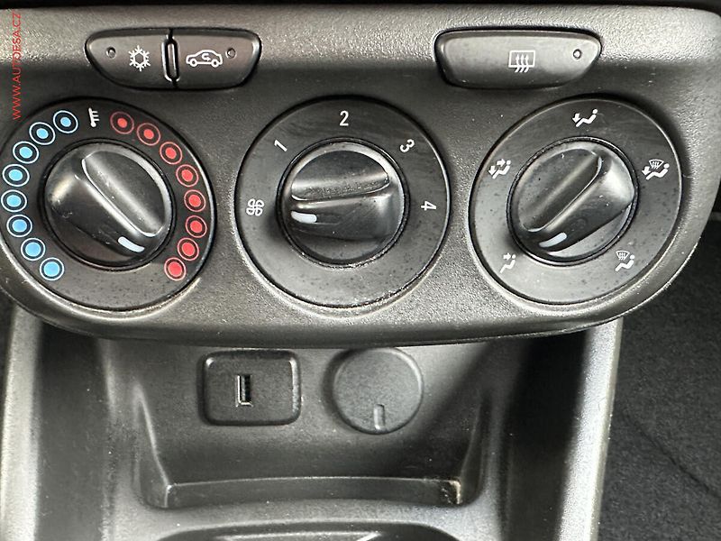 Opel Corsa (2018) 1.4i, Edition, TZ, +kola - fotka 15 z 18