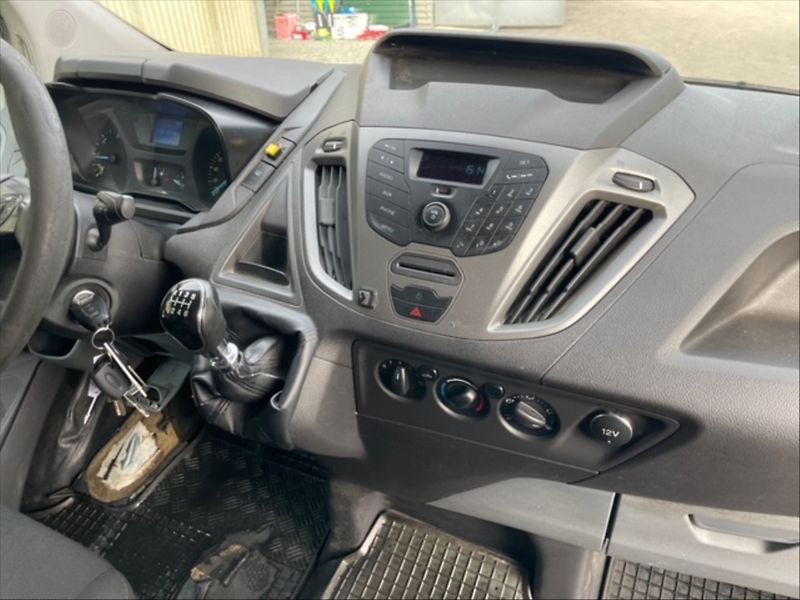 Ford Tourneo Custom 2,2 270 Bs S TDCI74 - fotka 10 z 11