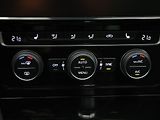 Volkswagen Golf R 2,0 TSI 228kW 4M DSG Virtual - náhled 28