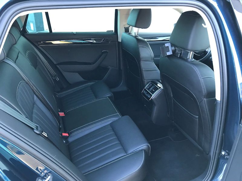 Škoda Superb (2022) COM iV L K TS 115/1.4 A6F - fotka 12 z 28