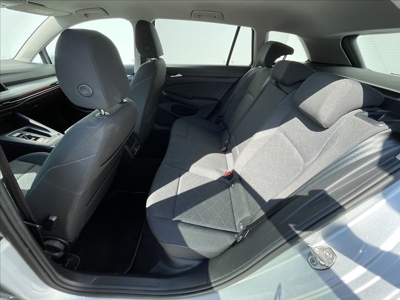 Volkswagen Golf Variant 1,5 eTSI DSG Life Kamera+KESSY - fotka 15 z 23