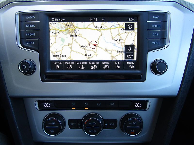 Volkswagen Passat (2015) 2.0 TDI 110kW NOVÉ ROZVODY - fotka 37 z 40