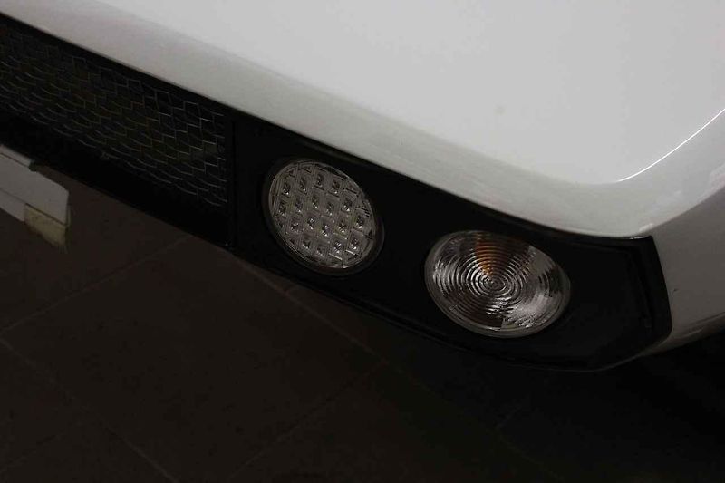 Kupé v plné jízdě na autodromu v Sosnové