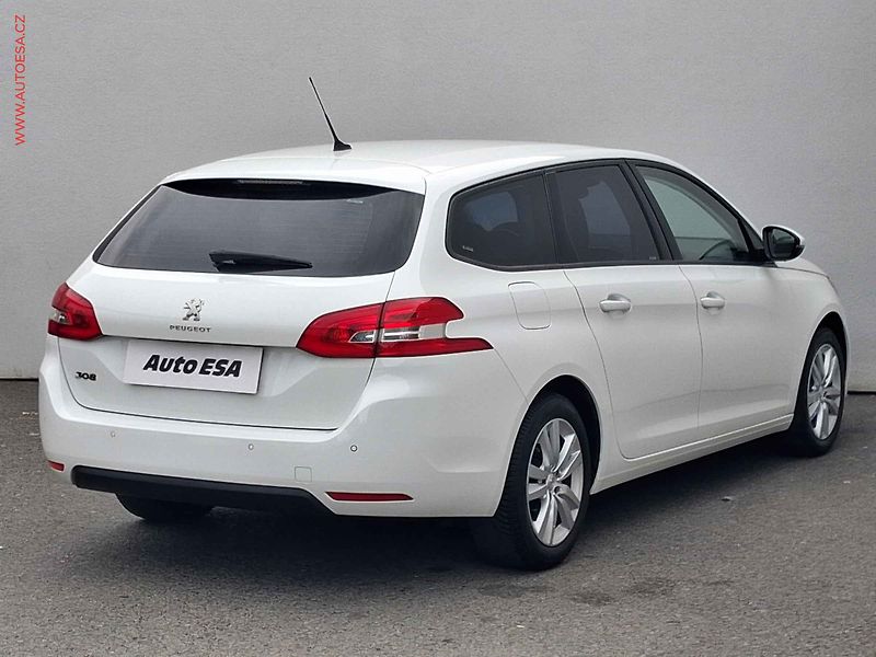 Peugeot 308 (2019) 1.2 PT, 1.maj,ČR, servis - fotka 4 z 17