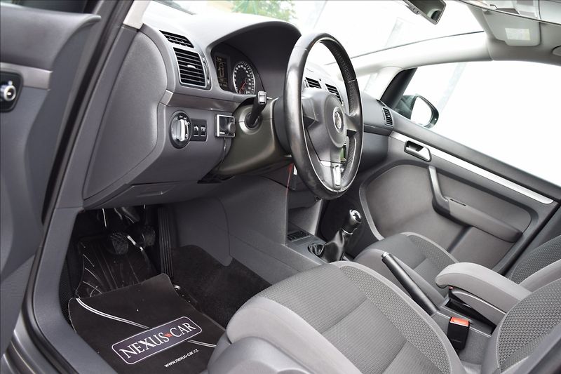 Volkswagen Touran 1,6 d 77KW BIXENON TAŽNÉ - fotka 21 z 40