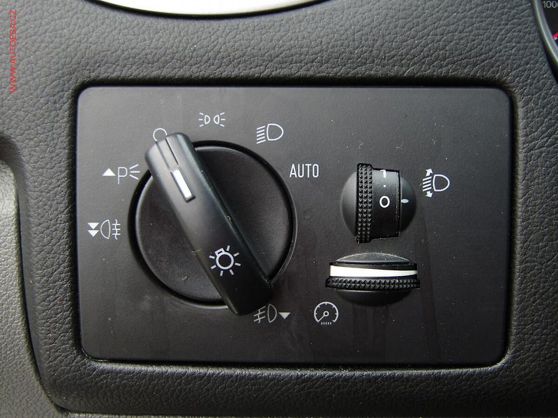 Ford Focus (2009) 1.6 TDCi, Klima - fotka 12 z 16