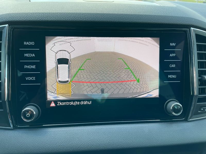 Škoda Karoq (2022) 2.0TDi Style+! Tažné! ČR+1.maj - fotka 35 z 39