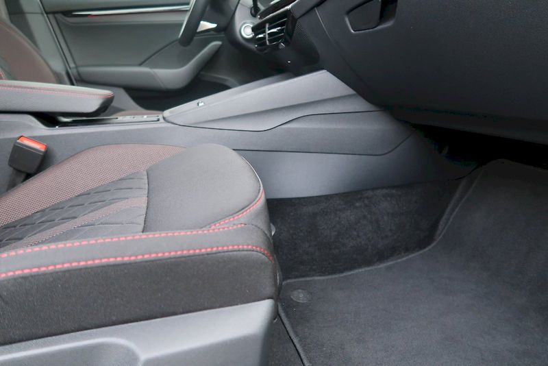 Škoda Octavia (2025) RS 2,0 TSI 195 kW DSG - fotka 17 z 30