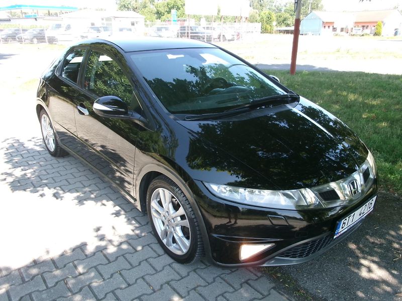 Honda Civic (2009) 1,8 VTEC PANORAMA ČR - fotka 3 z 23