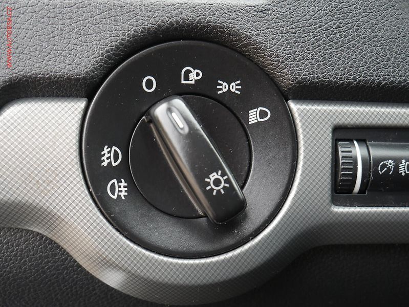 Škoda Octavia (2006) 2.0 FSI, nez.topení - fotka 17 z 20