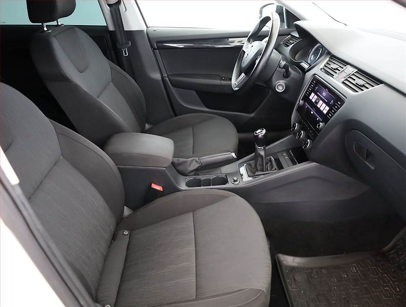 Škoda Octavia (2017) 2.0 TDI, Serv.kniha, Navi - fotka 7 z 20