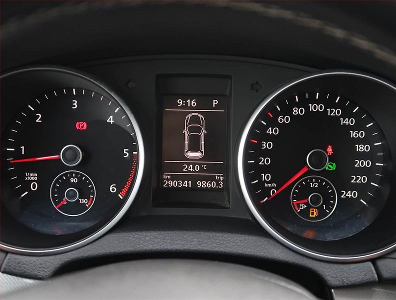 Volkswagen Golf (2013) Comfortline 2.0 TDI, Automat - fotka 11 z 20