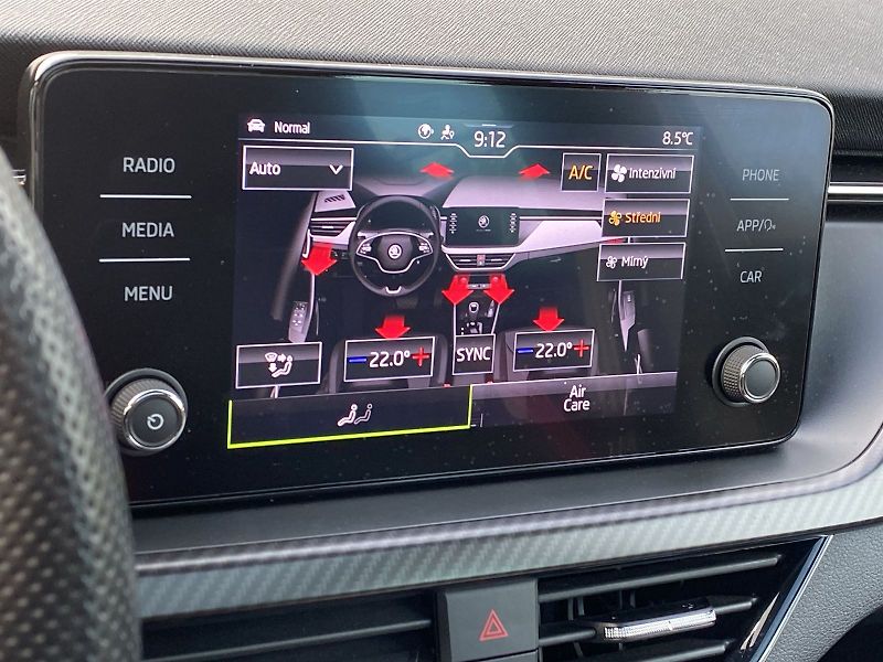 Škoda Kamiq (2023) 1.0 TSI DSG Monte Carlo - fotka 13 z 39
