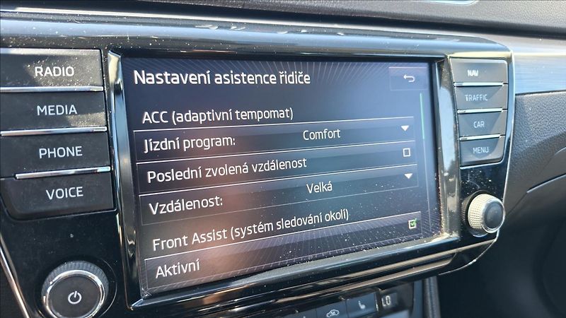 Škoda Superb 1,6 TDi 88 Kw Style DSG DPH - fotka 18 z 32